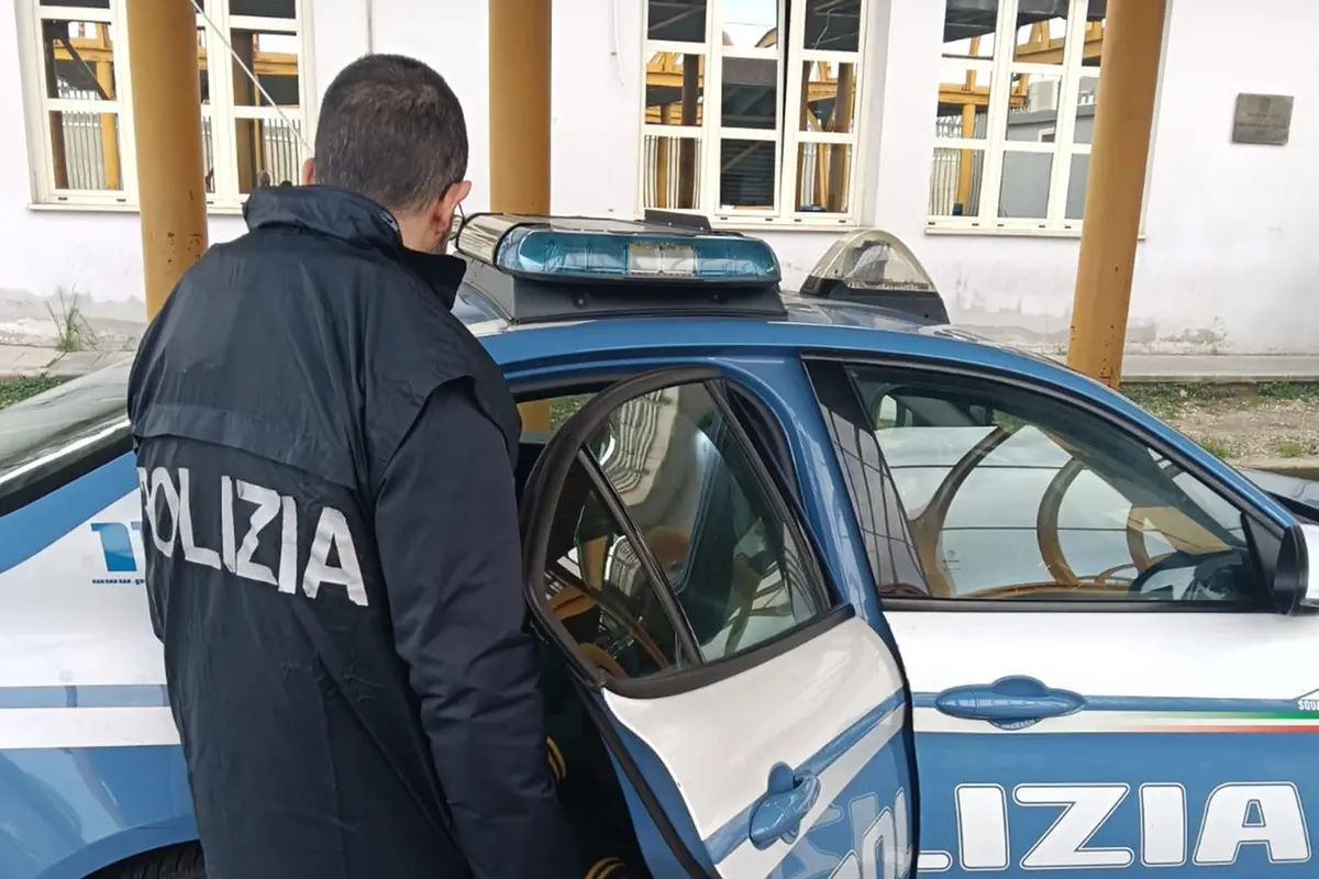 Viterbo: espulso si nasconde in un magazzino, la polizia lo scopre