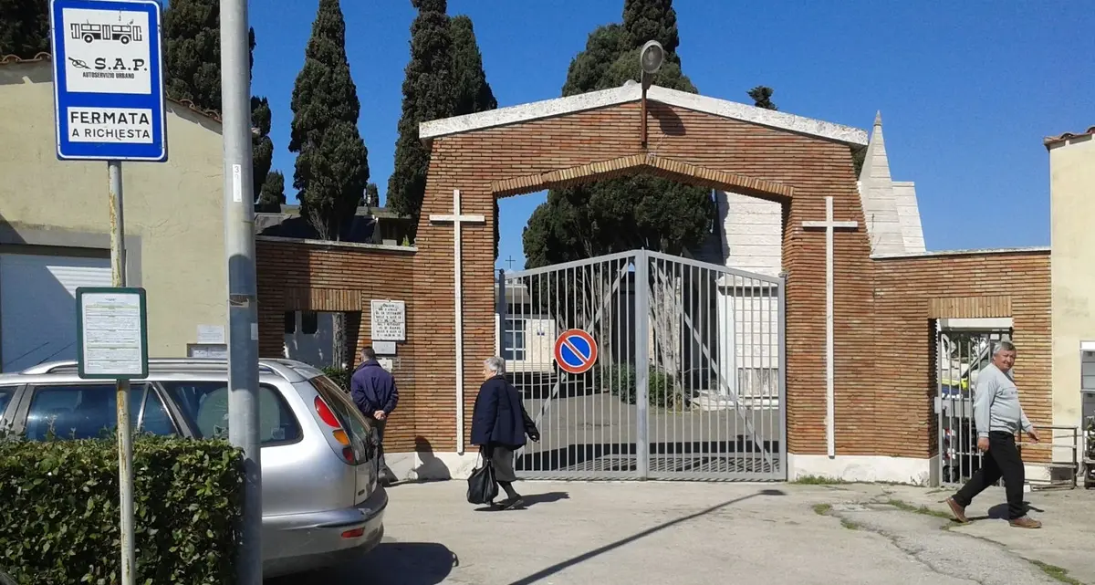 Santa Marinella, il 2 novembre cimitero aperto dalle 8 alle 18