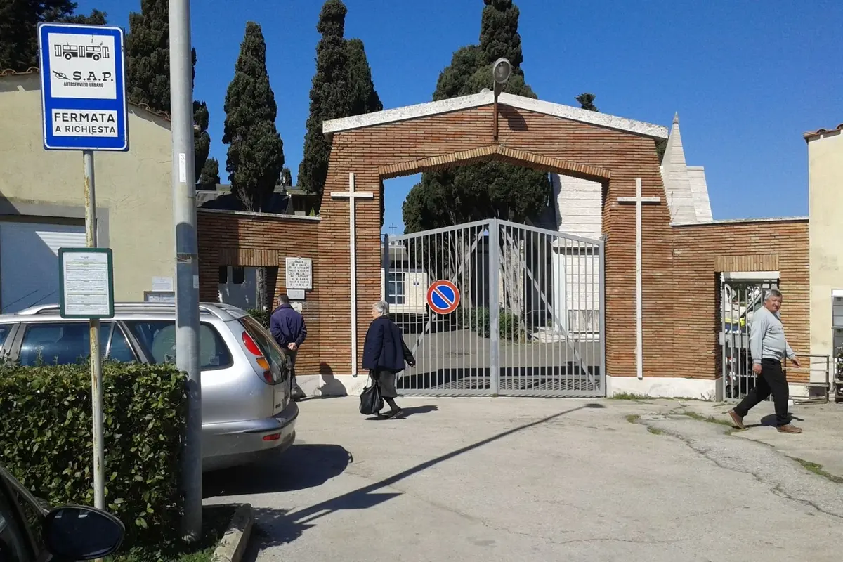 Santa Marinella, il 2 novembre cimitero aperto dalle 8 alle 18