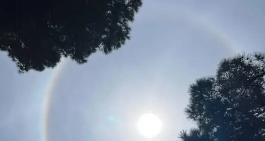 Alone solare in cielo: alle Saline di Tarquinia tutti col naso all’insù