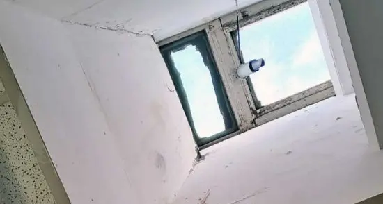 «Al Midossi infiltrazioni d’acqua, soffitti crollati e solo due bagni utilizzabili»