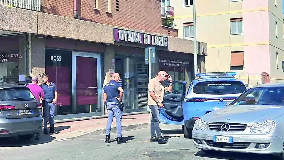Furto in negozio di ottica, fermati due sudamericani