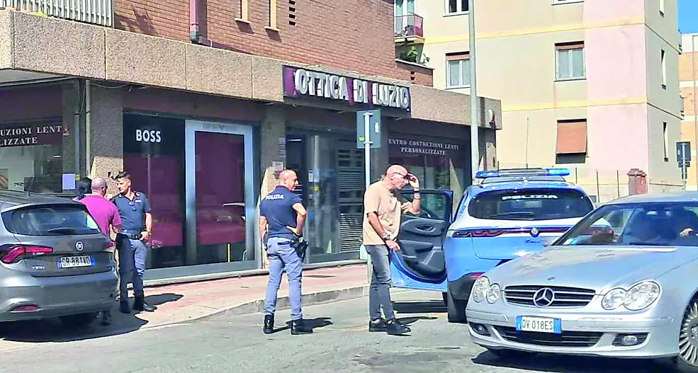 Furto in negozio di ottica, fermati due sudamericani