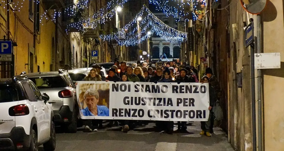 «Giustizia per Renzo Cristofori», fiaccolata a Caprarola