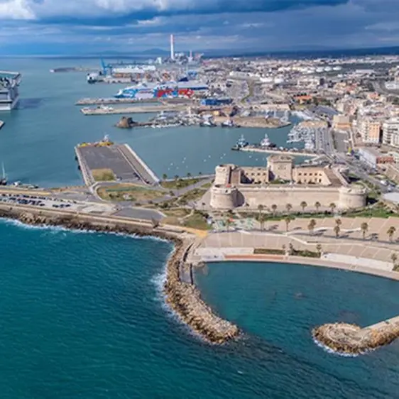 Caldo record sulle nuove banchine, AVS e Demos: «Lavoratori portuali senza protezioni»