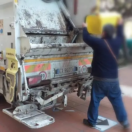 Plastica itinerante, sospeso il servizio del sabato