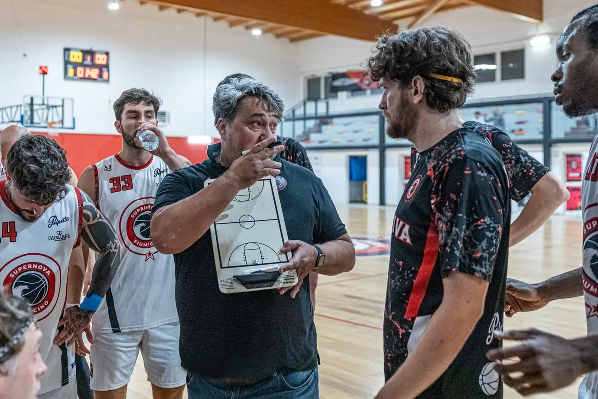 Coach Sardo a colloquio con i suoi ragazzi