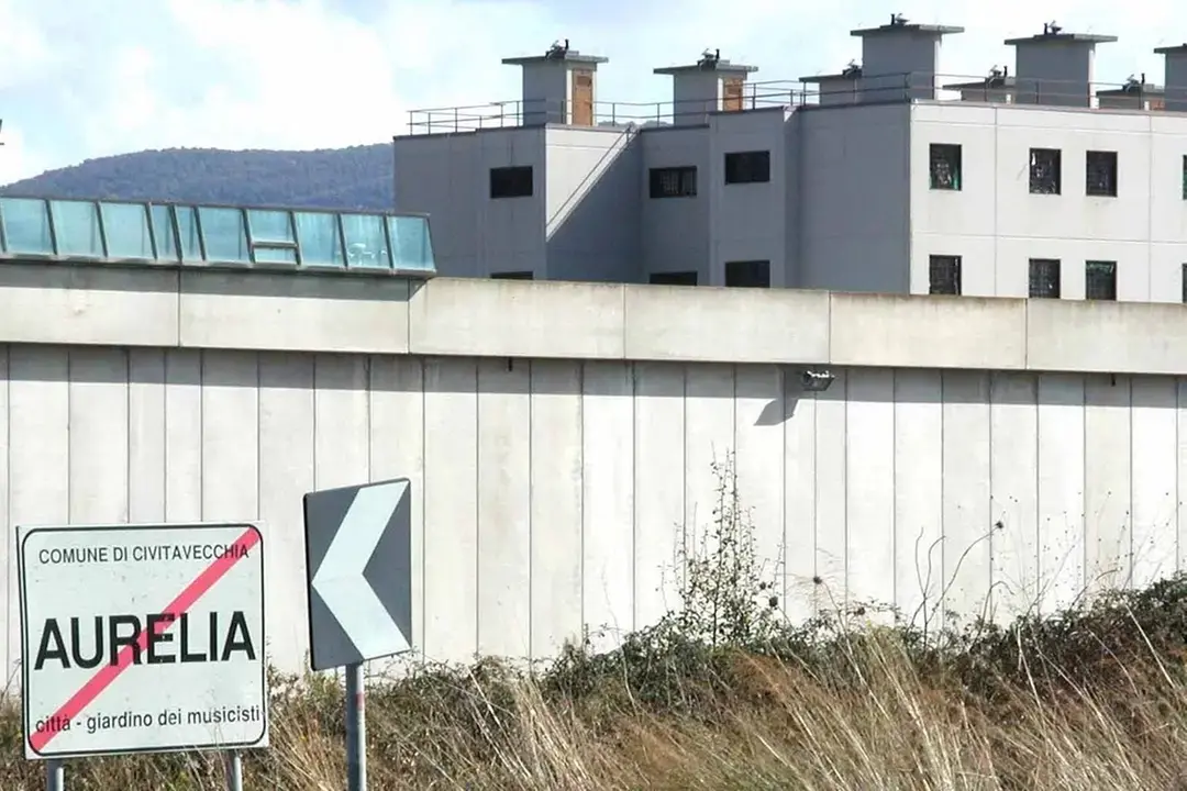 Colloquio hot in carcere: donna denunciata per atti osceni