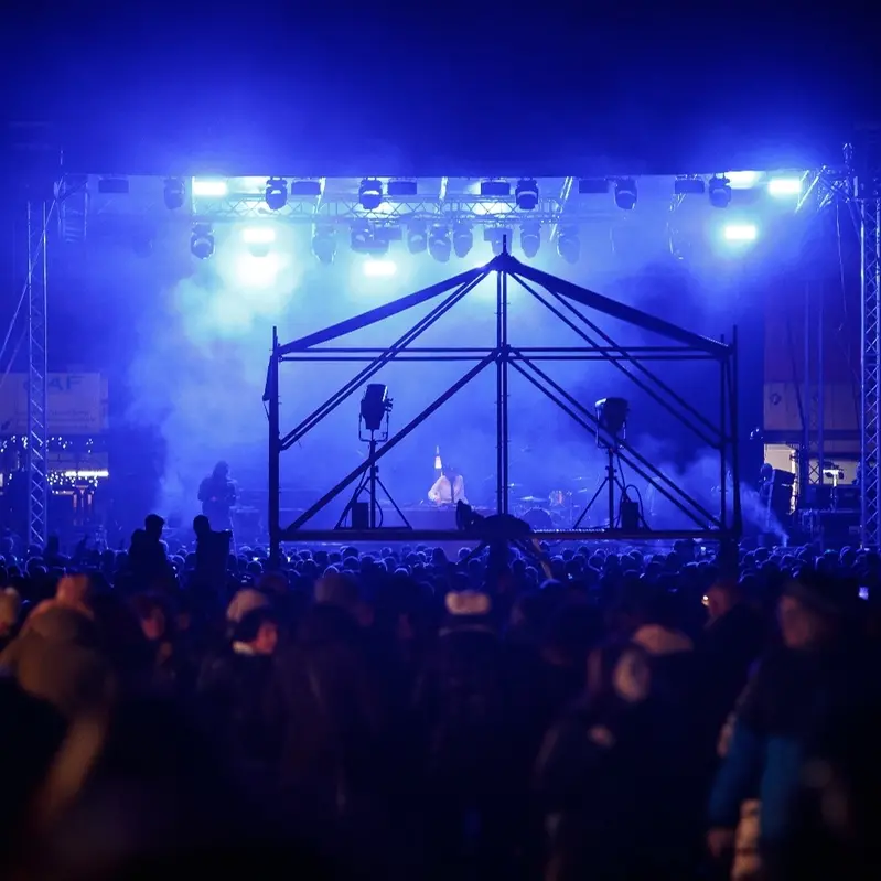 Arriva il concertone di Capodanno, attese e divieti per Guè e Rose Villain