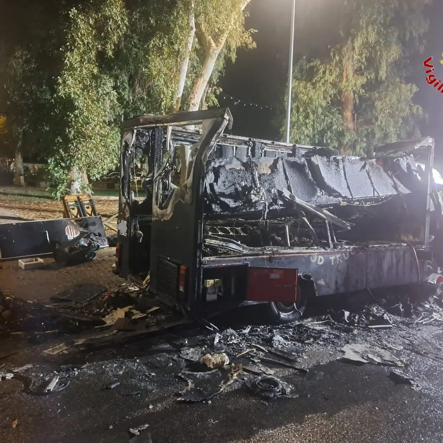 Distrutto il food truck di piazza Verdi