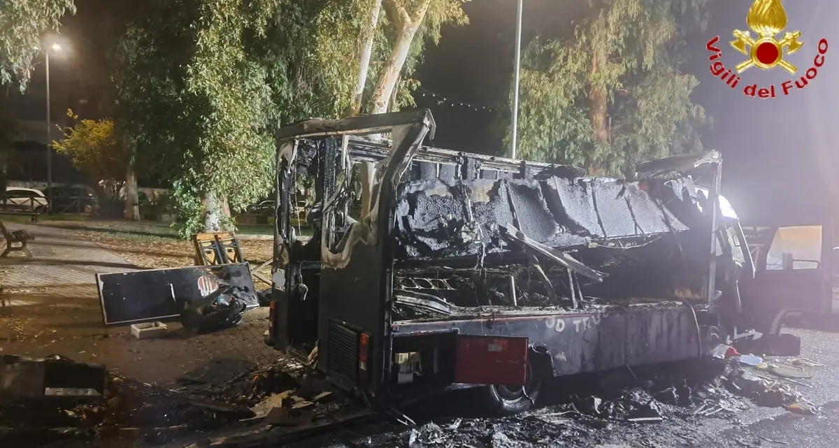Distrutto il food truck di piazza Verdi