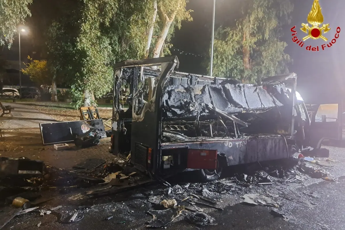 Distrutto il food truck di piazza Verdi