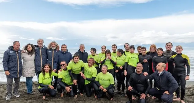 Surf, a Fregene la giornata conclusiva del progetto “Surf & Sup Inclusivo-Un mare di sport e inclusione”