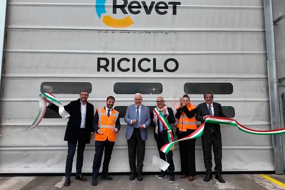 Revet (Gruppo Plures) avvia la seconda linea di produzione dell’impianto di riciclo plastiche post-consumo a Pontedera
