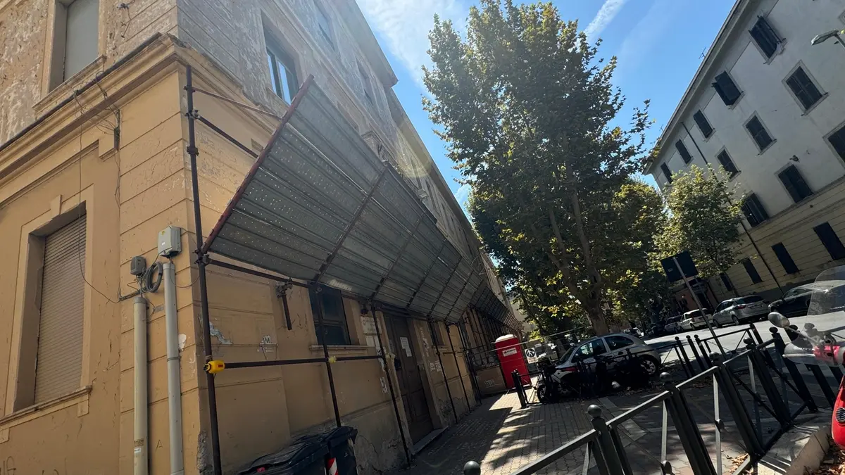 Via XVI Settembre, gli inquilini del 23: «Vogliamo garanzie certe e un impegno pubblico»