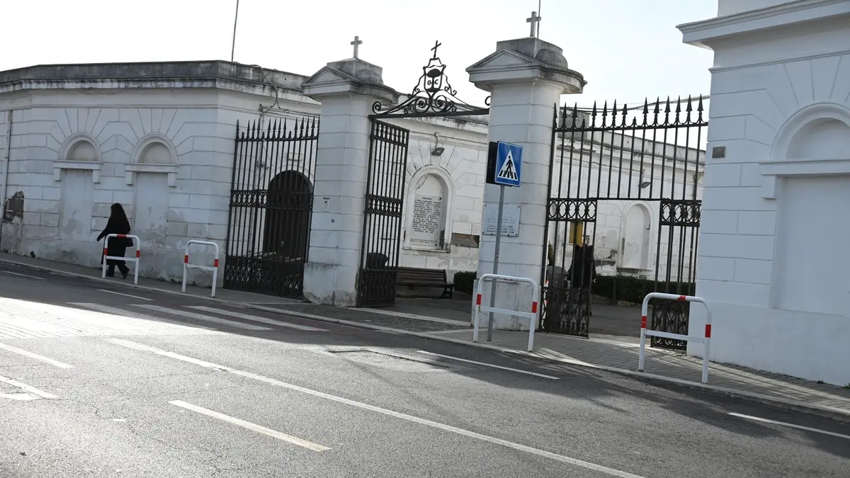 Ponte Ognissanti, cimiteri aperti dalle 7.30 alle 17.30