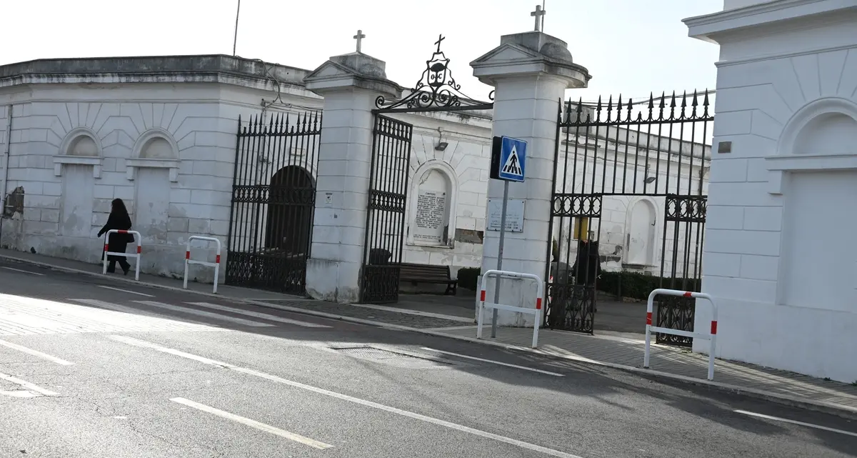 Cimiteri cittadini presidiati per il fine settimana di Ognissanti