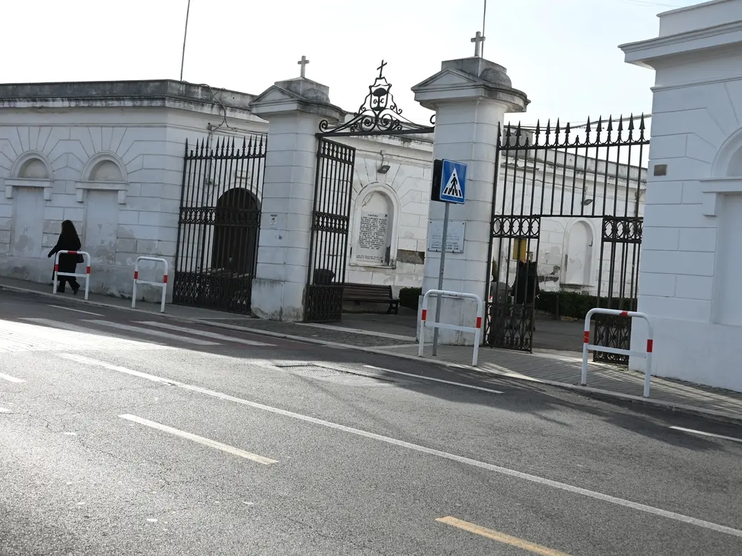 Ponte Ognissanti, cimiteri aperti dalle 7.30 alle 17.30