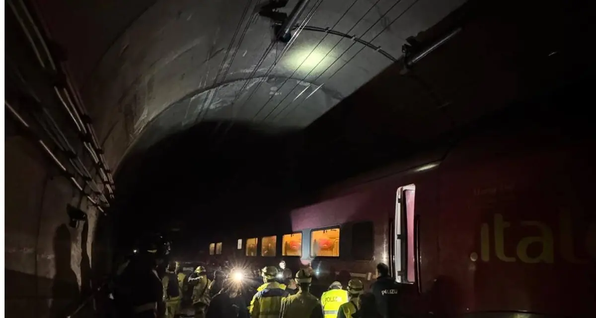 «Italo bloccato in galleria, colpa di un guasto alla linea elettrica»