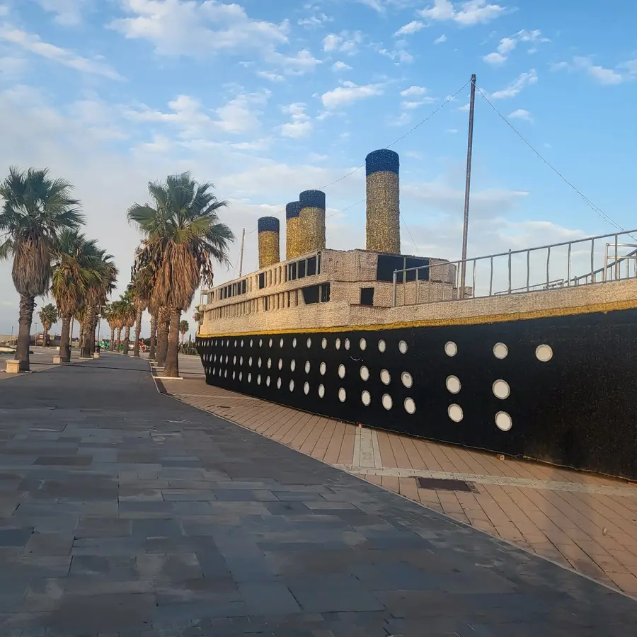 Civitavecchia con il Titanic diventa la capitale dell’autolesionismo urbano