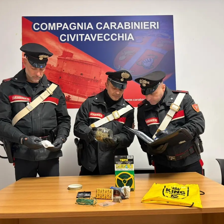 Nascondeva in casa hashish, cocaina e marijuana: giovane arrestato a Tolfa dai Carabinieri