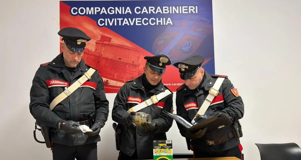 Nascondeva in casa hashish, cocaina e marijuana: giovane arrestato a Tolfa dai Carabinieri