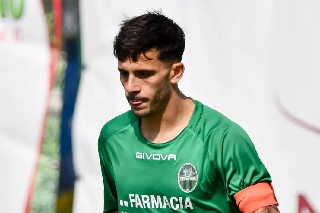 Il capitano del Cerveteri Simone Piano, autore del gol del definitivo 1-1