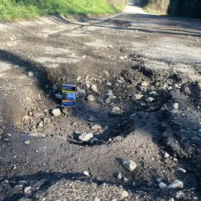 «Ponte pericolante e crateri sull’asfalto»