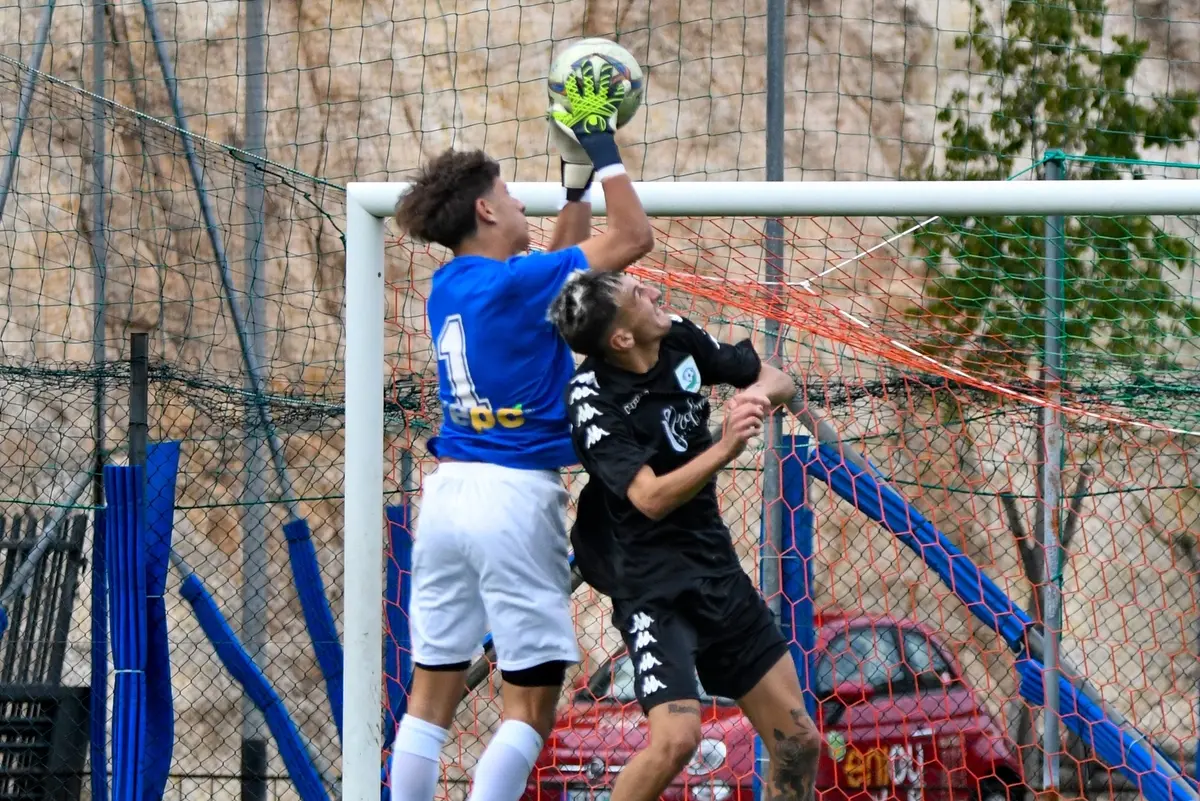 Una fase di gioco di Tolfa-Pescatori Ostia (Foto Nicoletta Vittori)