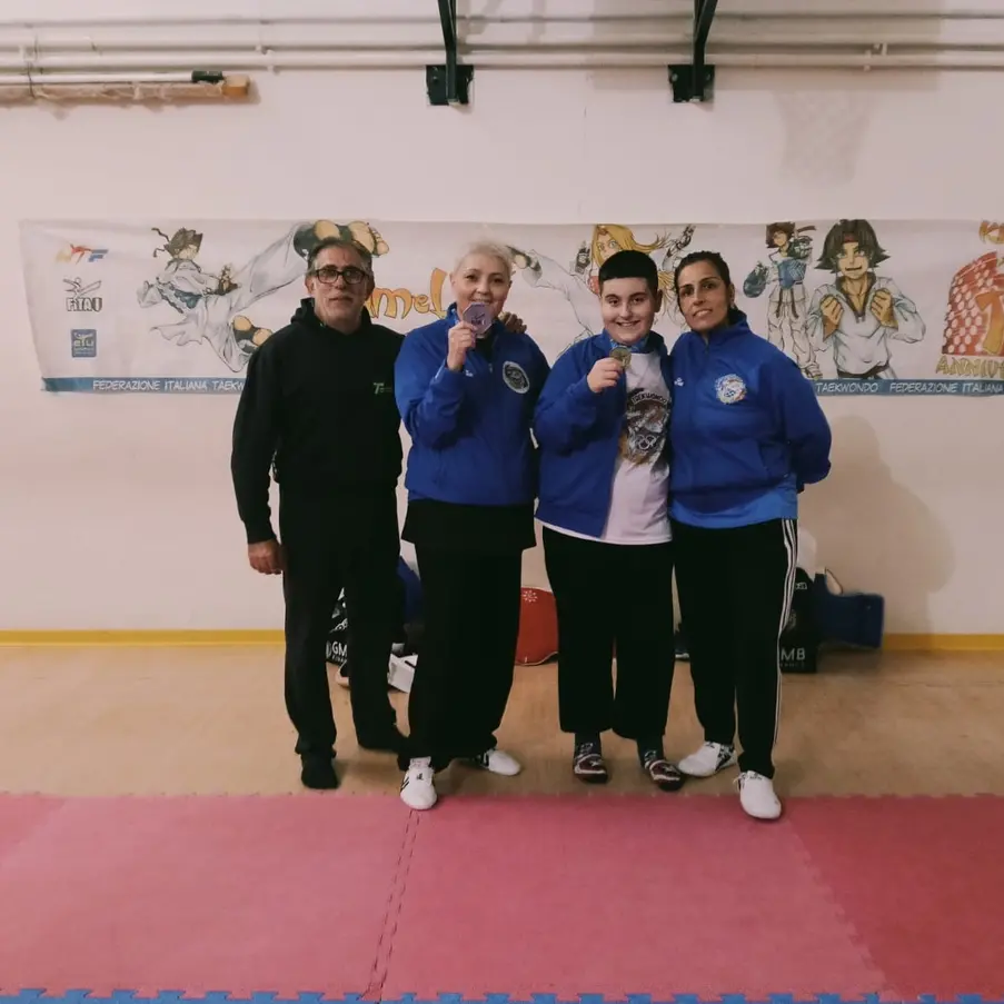Mamma e figlio brillano al Lazio Open: due medaglie all’esordio per la Taekwondo Civitavecchia