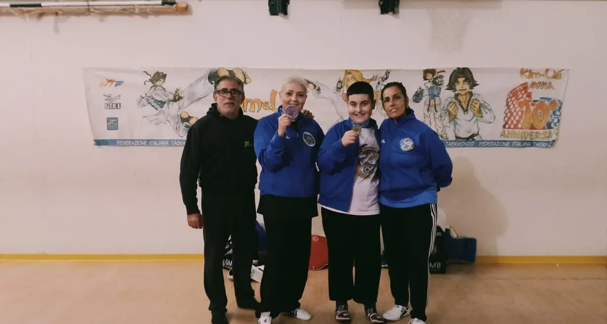 Mamma e figlio brillano al Lazio Open: due medaglie all’esordio per la Taekwondo Civitavecchia