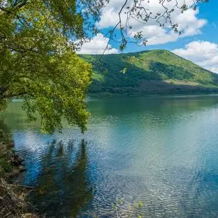 Il lago di Vico torna balneabile