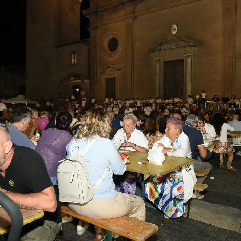 Cene dei Facchini, partenza col botto