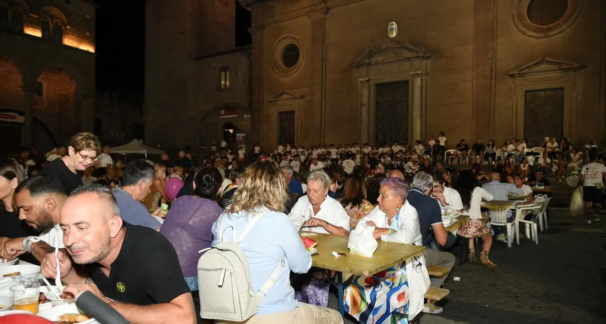 Cene dei Facchini, partenza col botto
