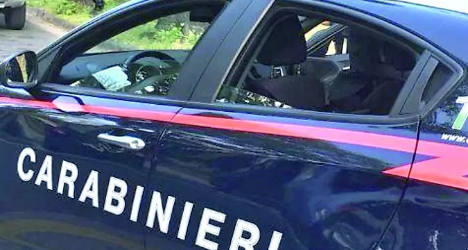 Non si ferma all’alt e fugge: bloccato 47enne
