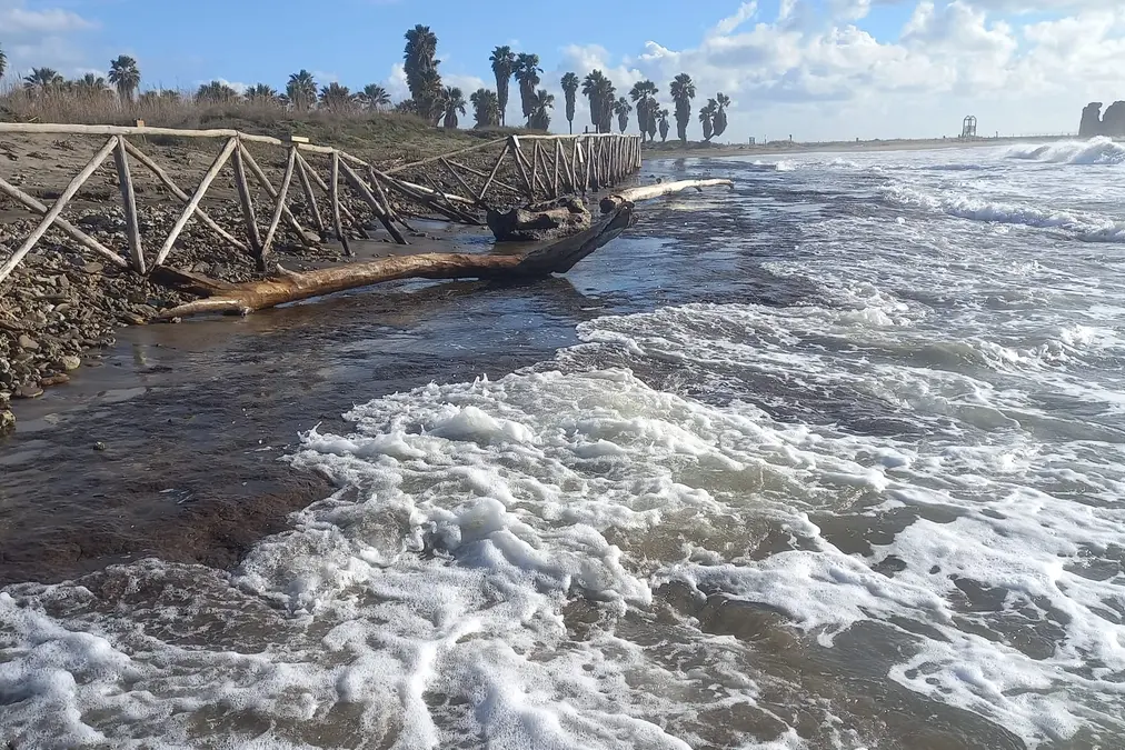 Palude accerchiata, l’erosione fa danni