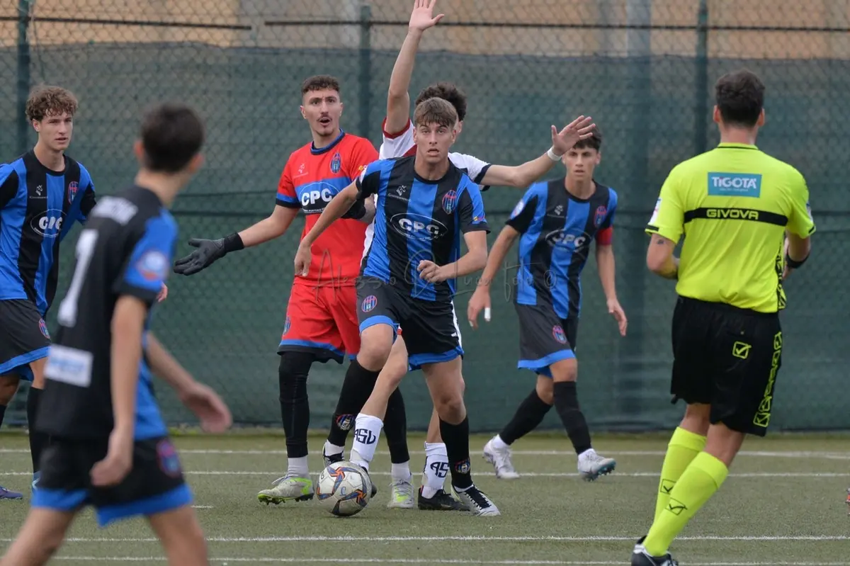 Una fase di gioco di Civitavecchia-Atletico Salaria Vescovio (Under 19 Elite) - Foto Alessio De Luca