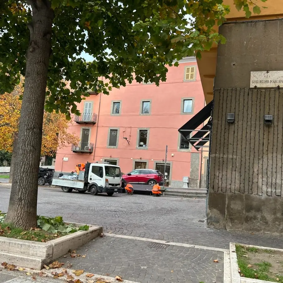 Liti e aggressioni al Sacrario, via le panchine