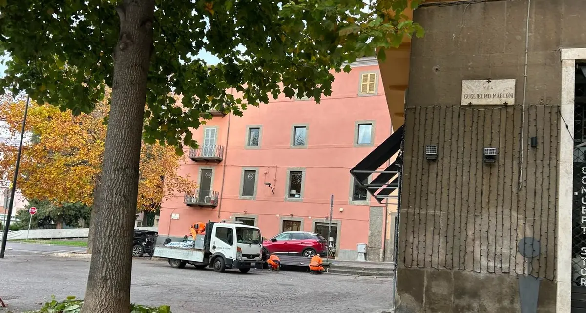 Liti e aggressioni al Sacrario, via le panchine