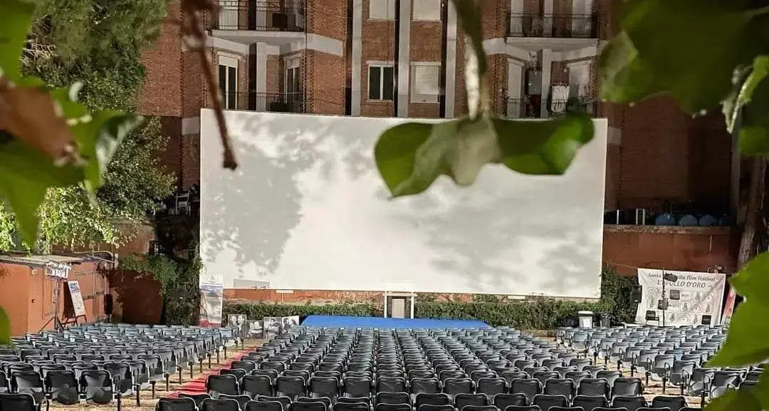 Viaggio nei cinema sotto le stelle: i social riscoprono le arene storiche della città