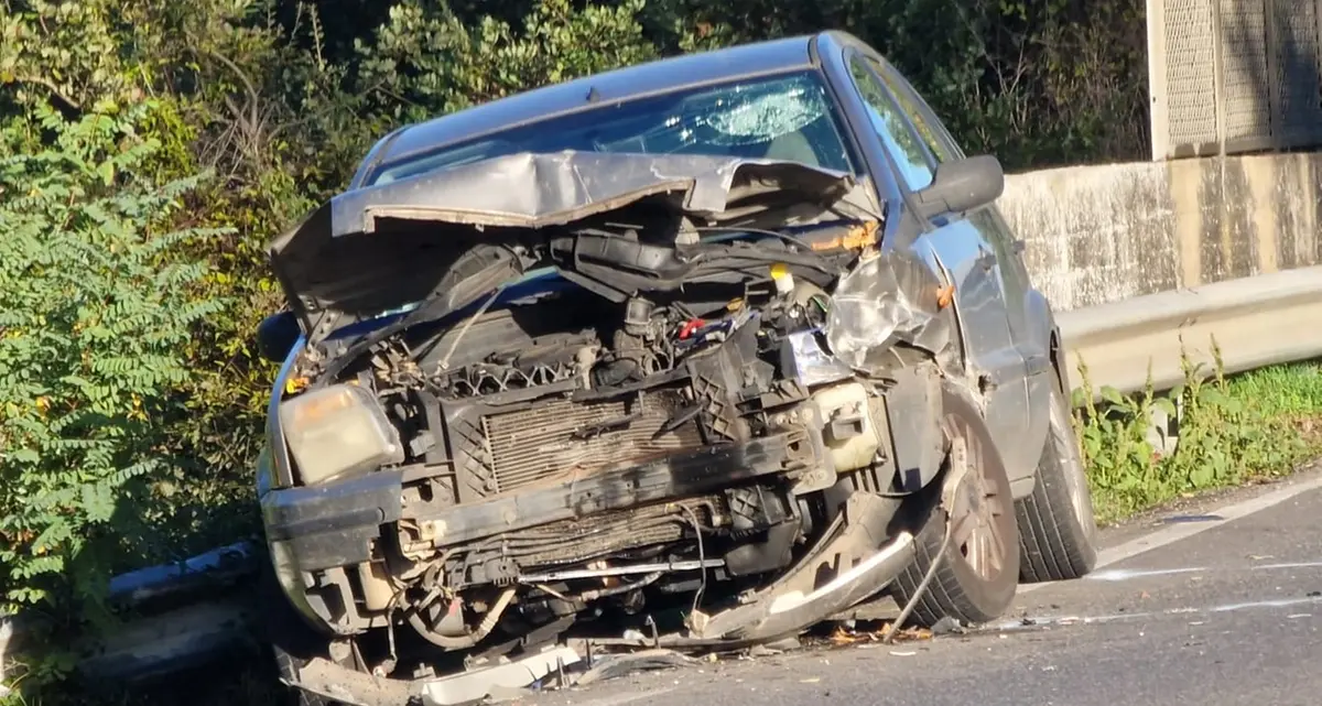 Viterbo: auto contro camion dei rifiuti, un ferito grave