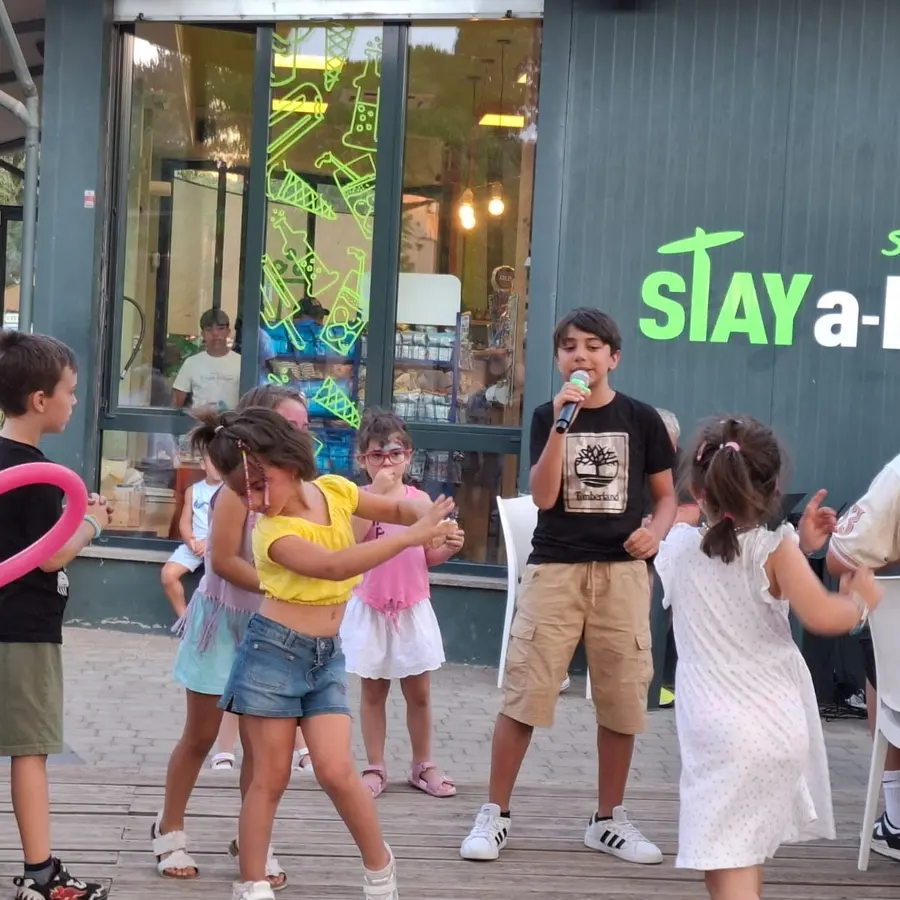 “Stay Fresco” accende l’estate con la voce dei giovani: in scena la scuola Scaccia