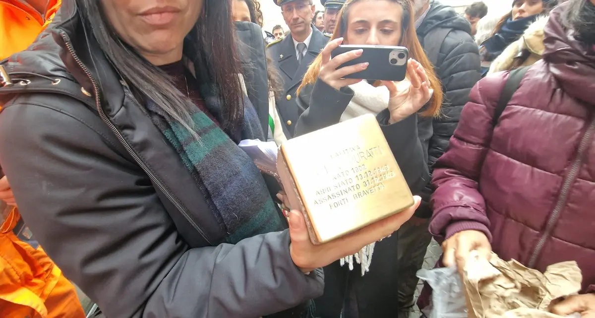 Viterbo: una pietra d’inciampo ricorda Mariano Buratti