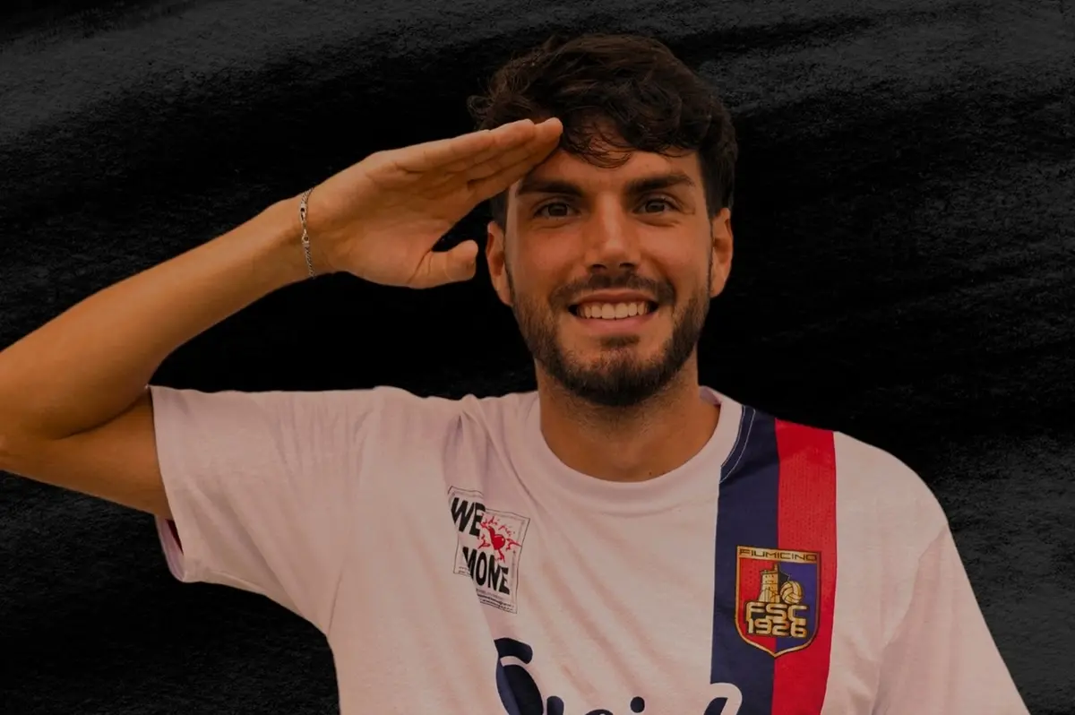 Il centrocampista rossoblu Cristiano Trinchi