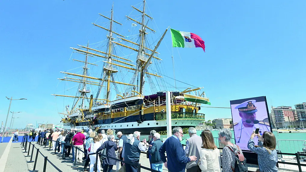 L’Amerigo Vespucci fa tappa a Civitavecchia
