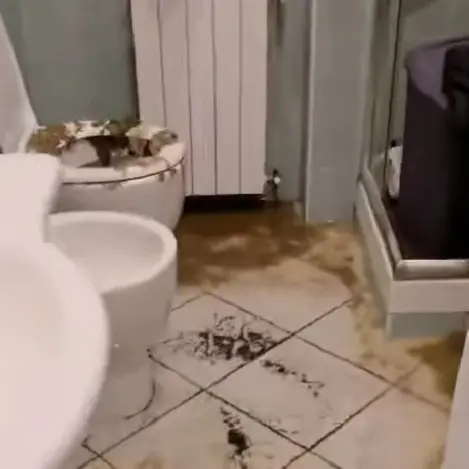 Una bomba d’acqua e si allaga casa: il dramma di una famiglia
