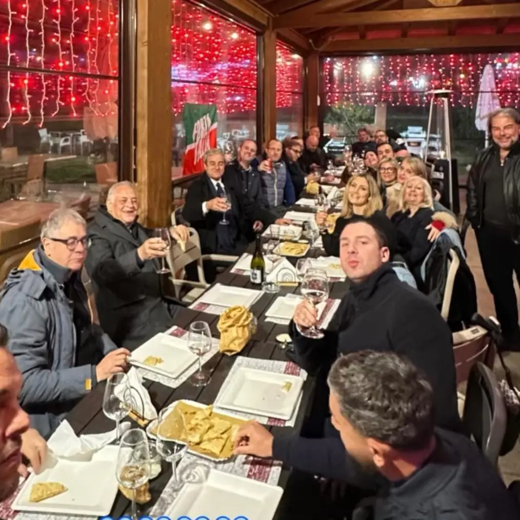 Forza Italia brinda con i consiglieri regionali Simeoni e Capolei