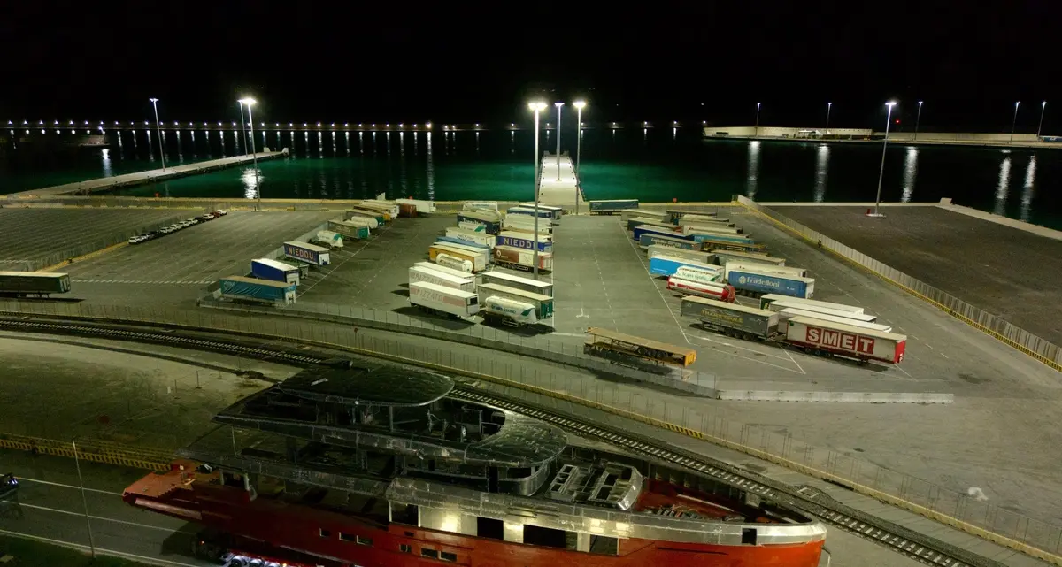 Tankoa, trasporto ‘’storico’’ alla banchina 31