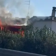 Incendio in appartamento: le fiamme partite dalla veranda