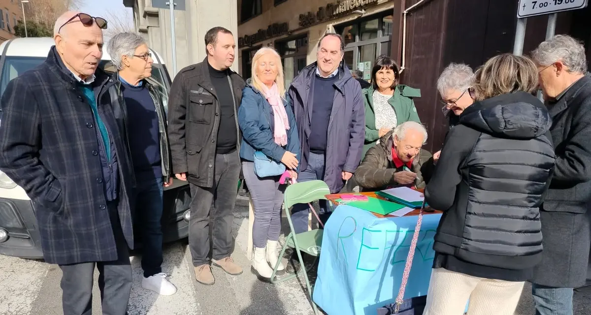 Porta d’Italia, primi banchetti per la raccolta firme